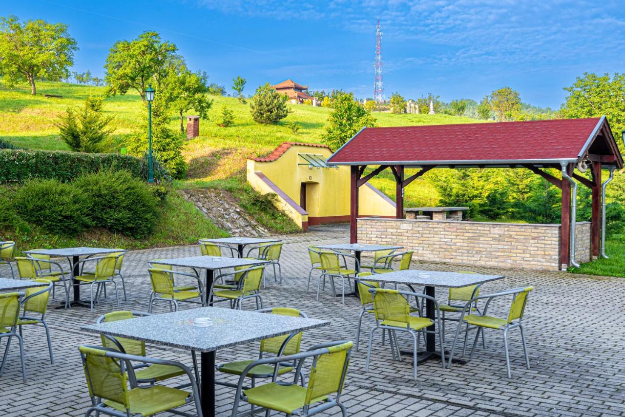Fried Castle Hotel Resort Simontornya Exterior foto