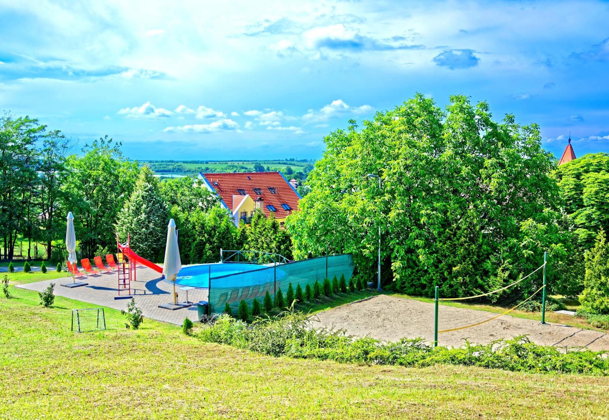 Fried Castle Hotel Resort Simontornya Exterior foto