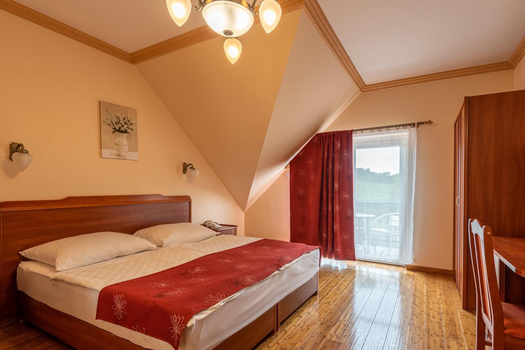 Fried Castle Hotel Resort Simontornya Exterior foto