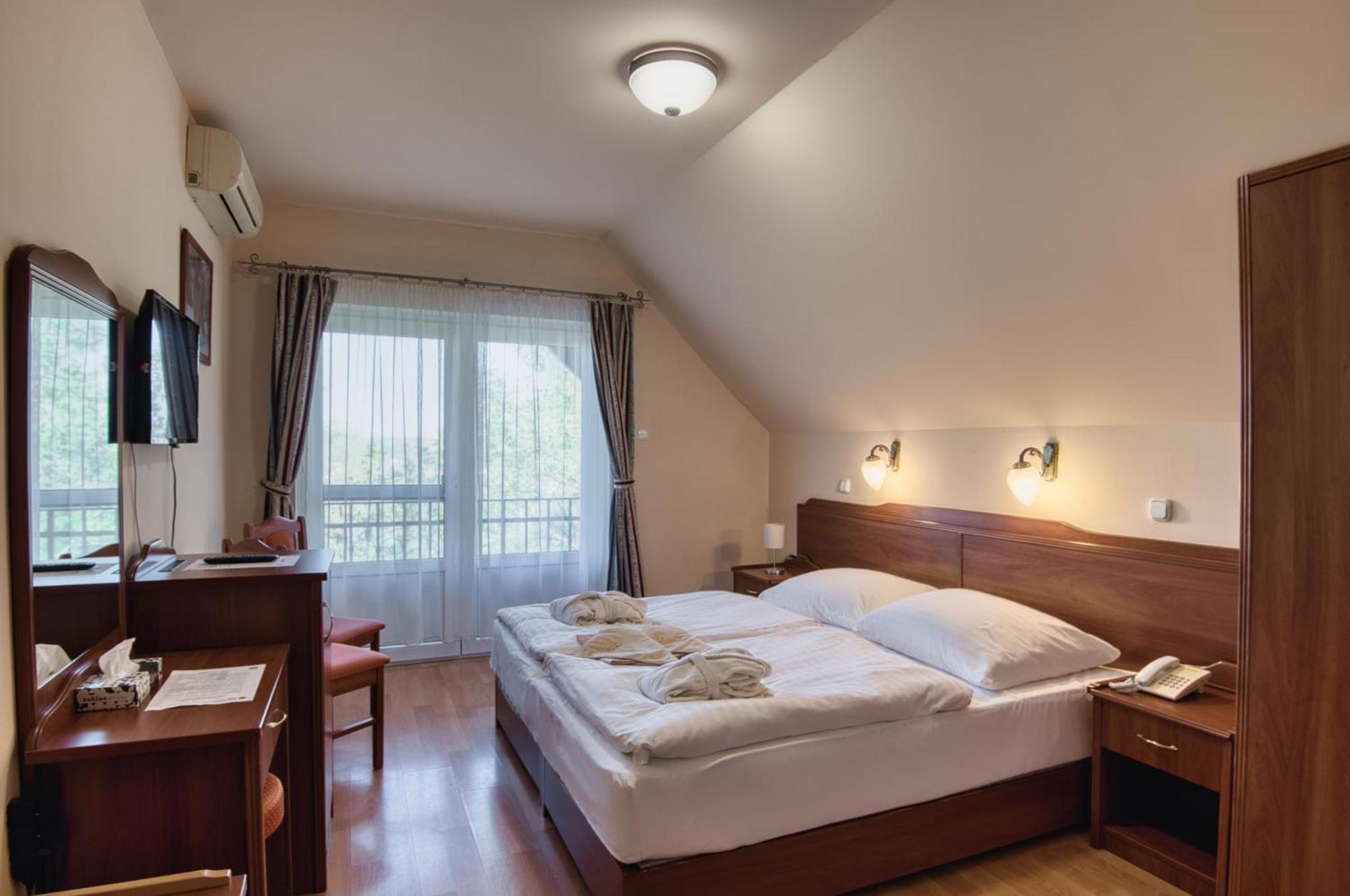 Fried Castle Hotel Resort Simontornya Exterior foto
