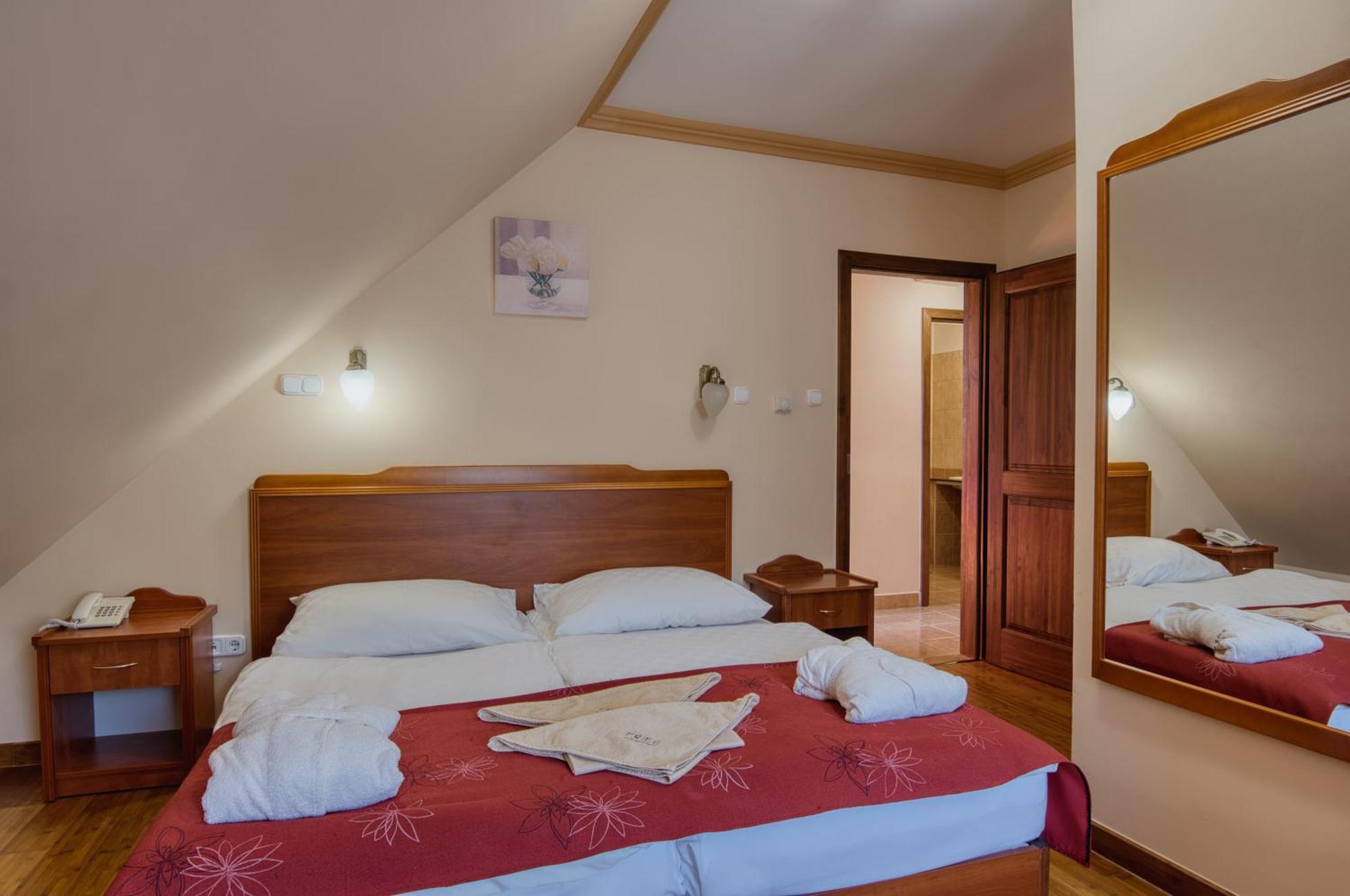 Fried Castle Hotel Resort Simontornya Zimmer foto